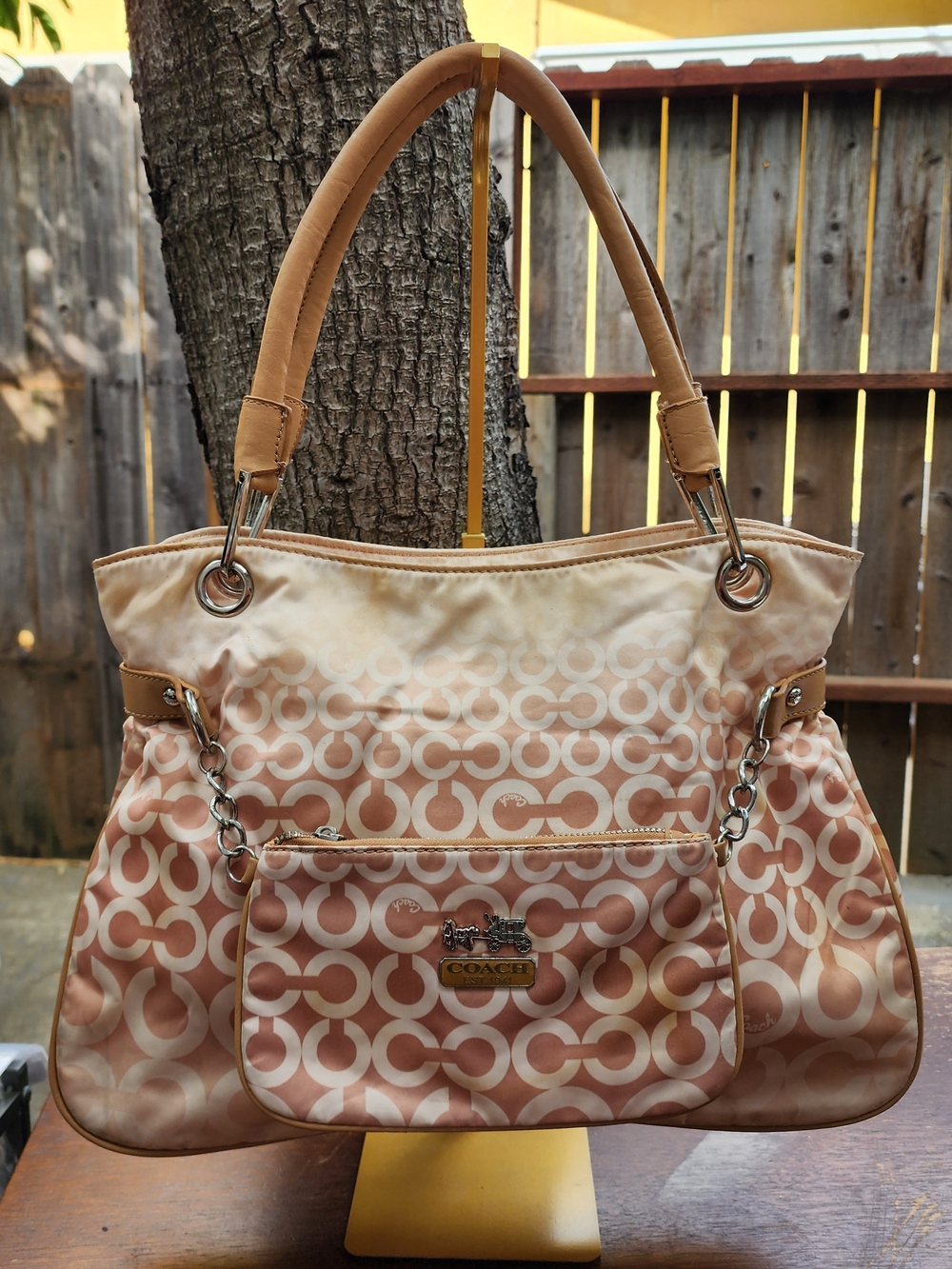 Signature Optic Linked C Hampton Tote Bag Peach Pink Coral Leather